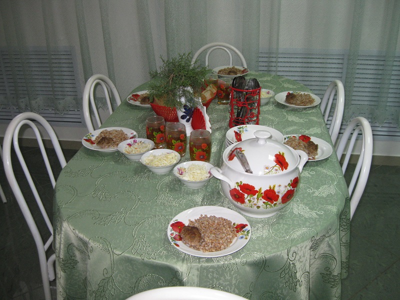 накрытытй стол накрытытй стол.